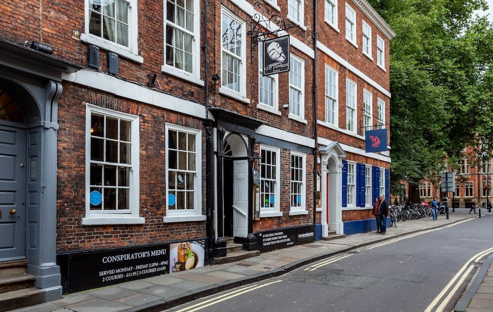 Guy Fawkes Inn Йорк Экстерьер фото
