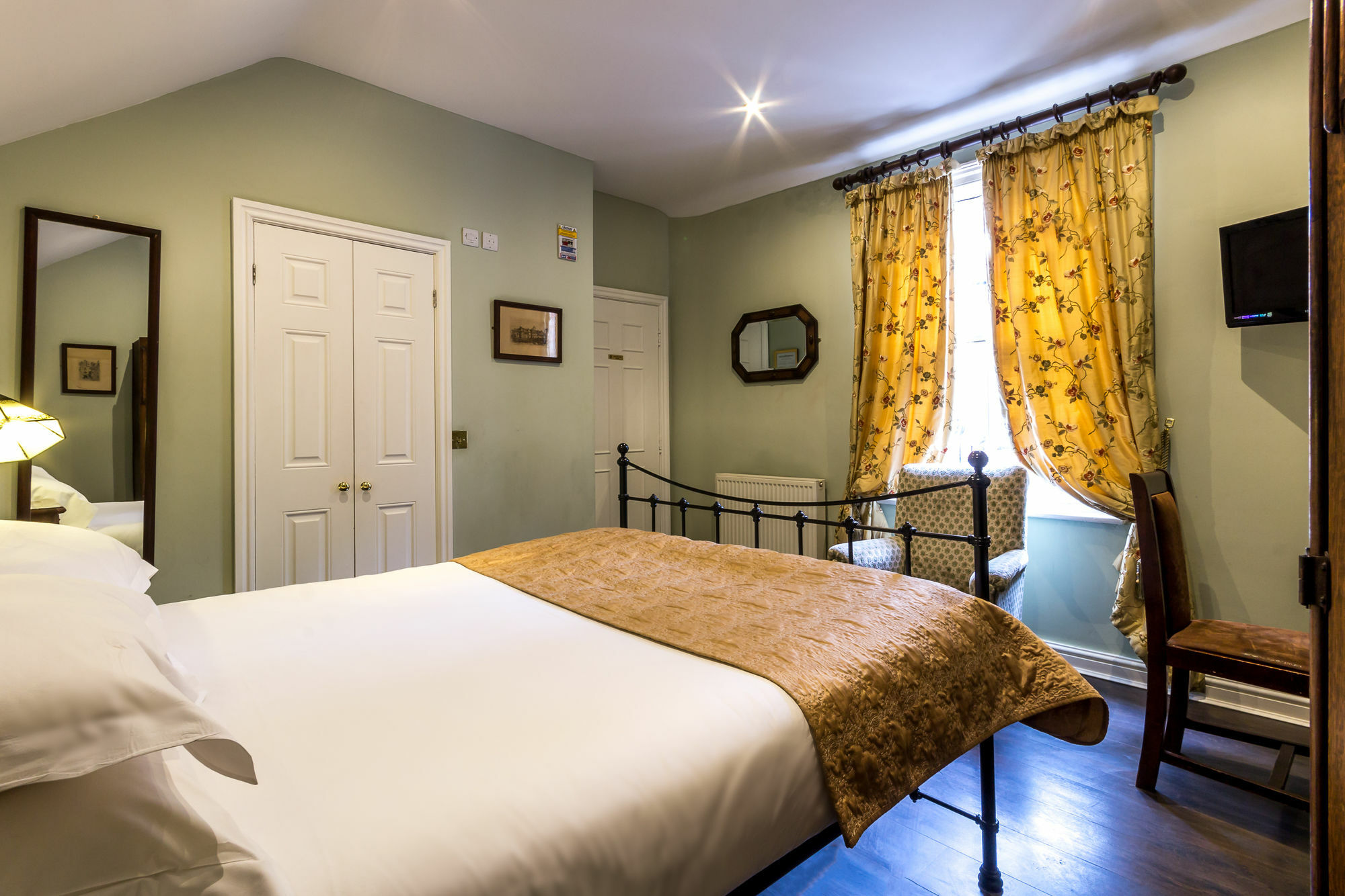 Guy Fawkes Inn Йорк Экстерьер фото